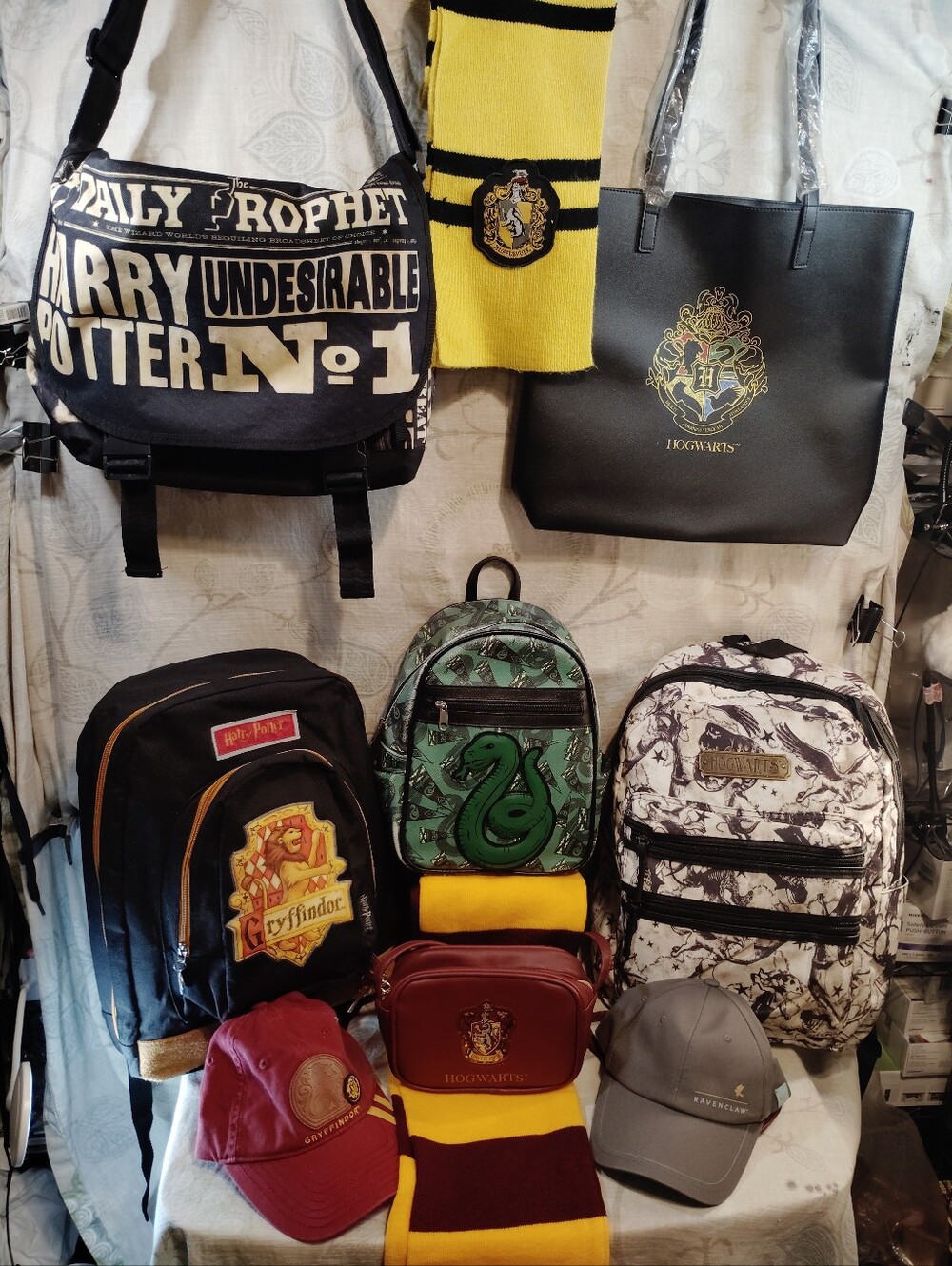 9 Pc Gift Set Harry Potter Wizarding World Bags, Scarfs & Hats